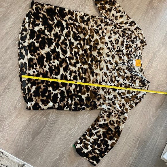 Ruby Rd. Leopard Print Long Sleeve Blouse. Large. Animal Print. Cute. Chic. - Picture 8 of 9